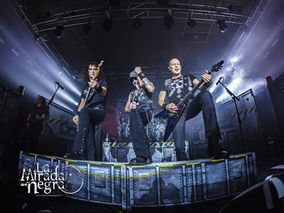 accept la mirada negra